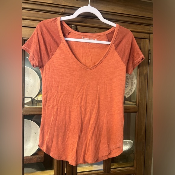 Abercrombie & Fitch V-Neck Top
Size XS, slightly oversized - Picture 1 of 3